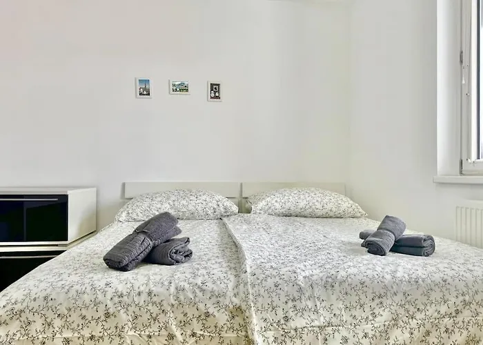 115 M2 Maisonette With Free Parking