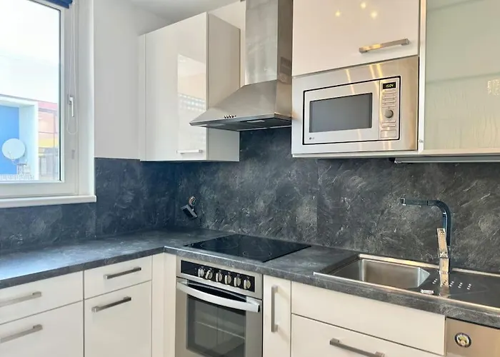 115 M2 Maisonette With Free Parking Apartment *