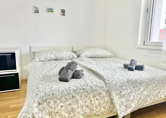 115 M2 Maisonette With Free Parking Apartment